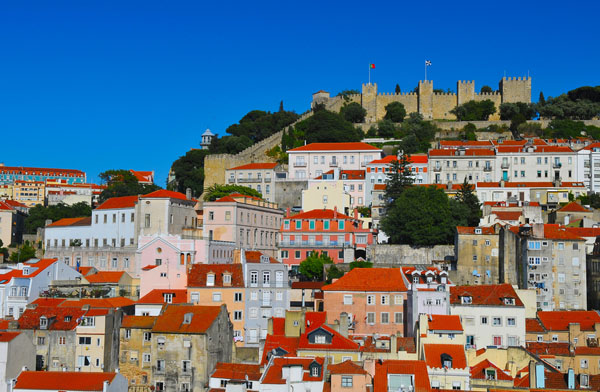 Panorama sur Lisbonne avec le château Sao Jorge  en arrière plan